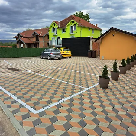 Prenociste Jezerske Zvezde