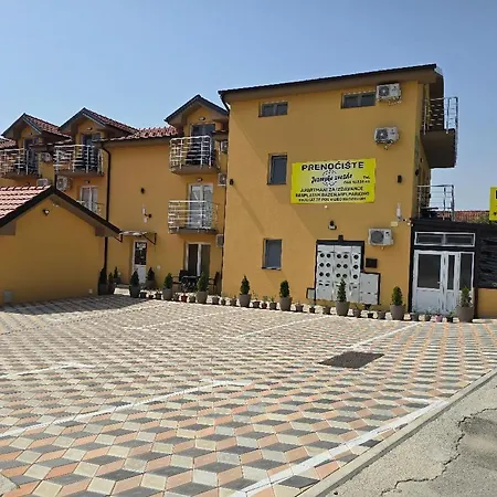 Prenociste Jezerske Zvezde Daire *