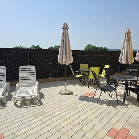 Prenociste Jezerske Zvezde