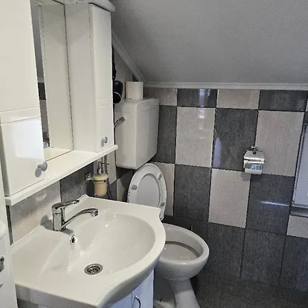 Prenociste Jezerske Zvezde *