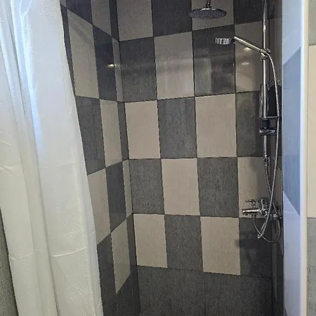 Prenociste Jezerske Zvezde Daire *