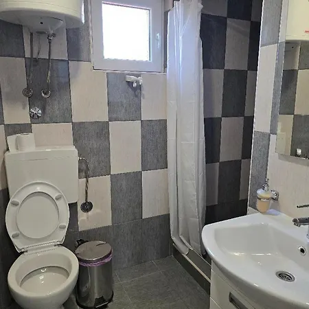 Prenociste Jezerske Zvezde *