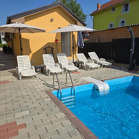 Prenociste Jezerske Zvezde Daire *